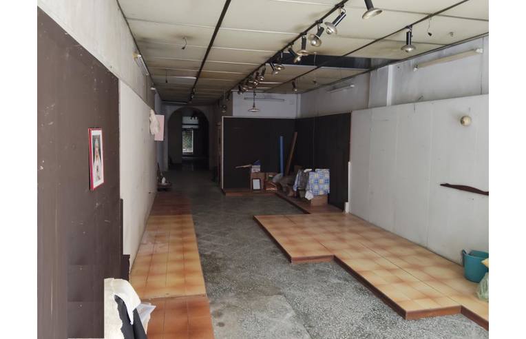 locale commerciale in vendita a Bari in zona San Pasquale