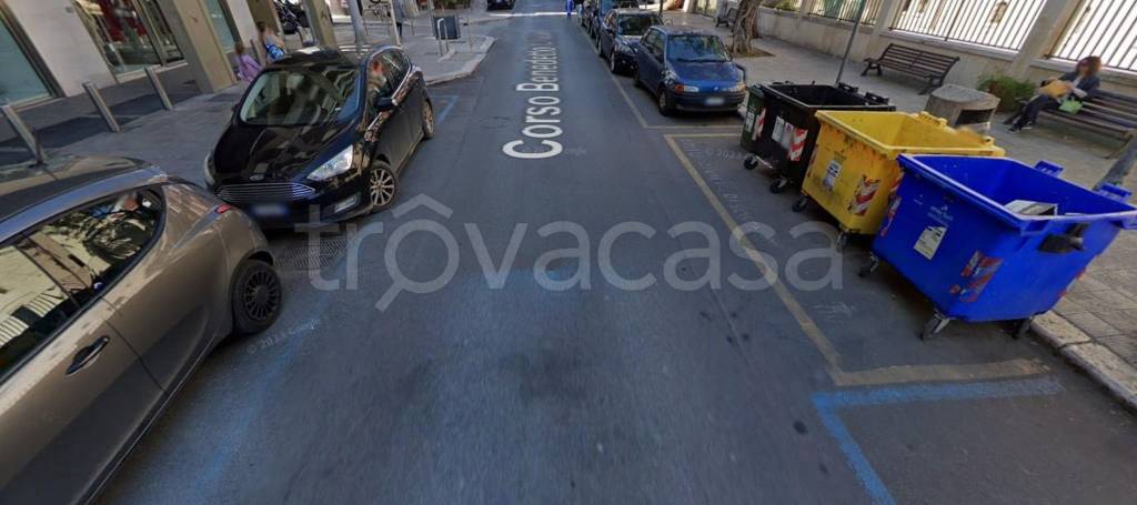locale commerciale in vendita a Bari in zona Carrassi