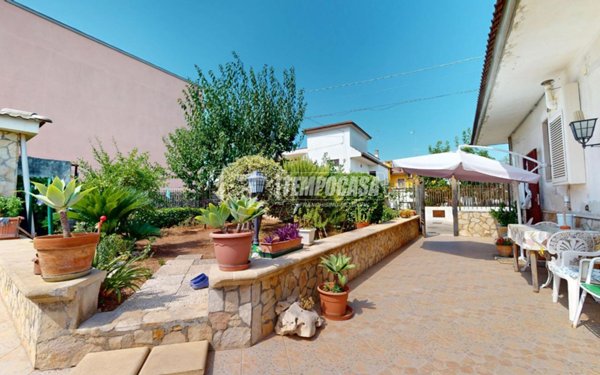 casa indipendente in vendita a Bari in zona Carbonara