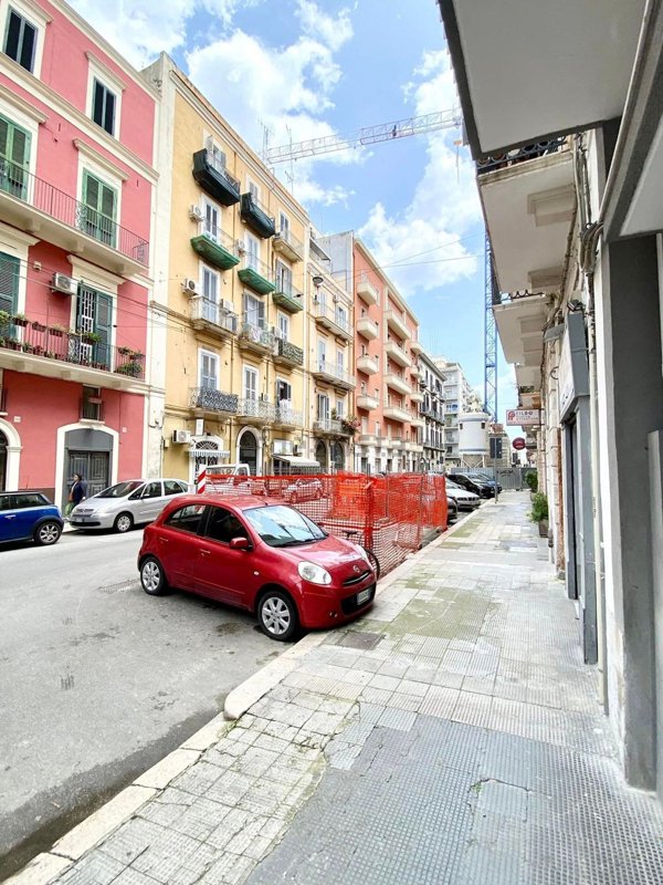 locale commerciale in vendita a Bari in zona Murat