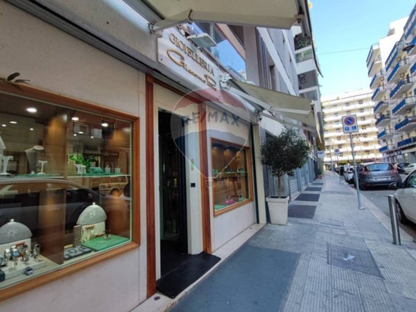 negozio in vendita a Bari in zona San Pasquale