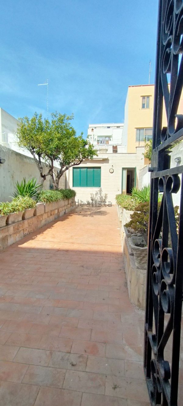 casa indipendente in vendita a Bari in zona Torre a Mare