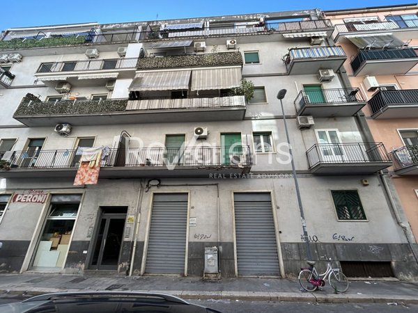 locale commerciale in vendita a Bari in zona Picone