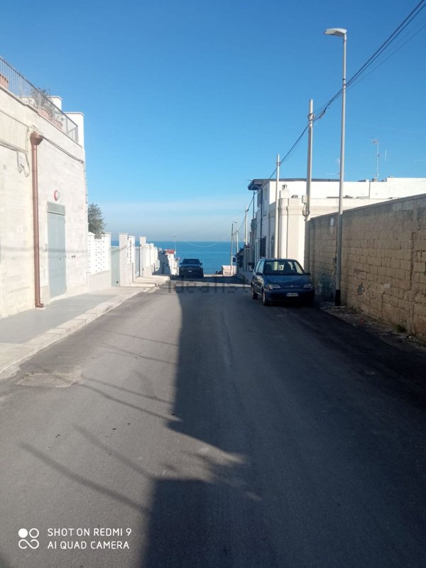 negozio in vendita a Bari in zona Torre a Mare