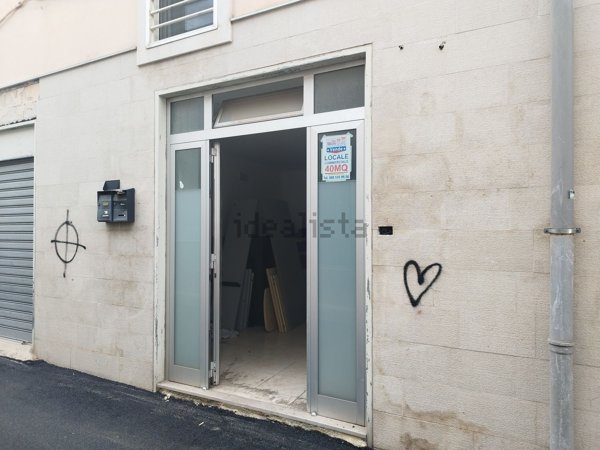 locale commerciale in vendita a Bari in zona Ceglie del Campo