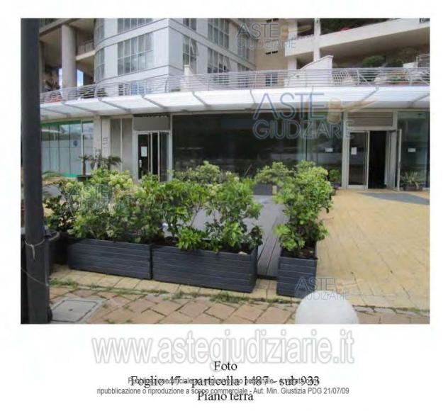 locale commerciale in vendita a Bari in zona Poggiofranco