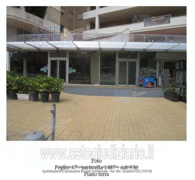 locale commerciale in vendita a Bari in zona Poggiofranco