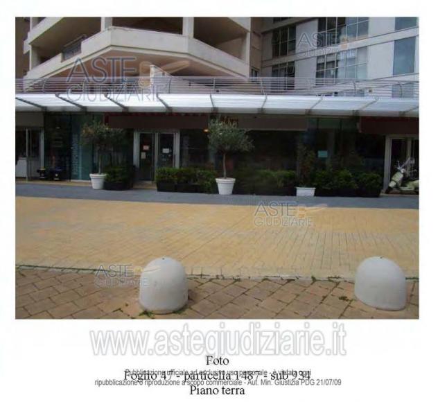 locale commerciale in vendita a Bari in zona Poggiofranco