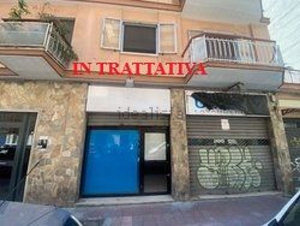 locale commerciale in vendita a Bari in zona Carrassi