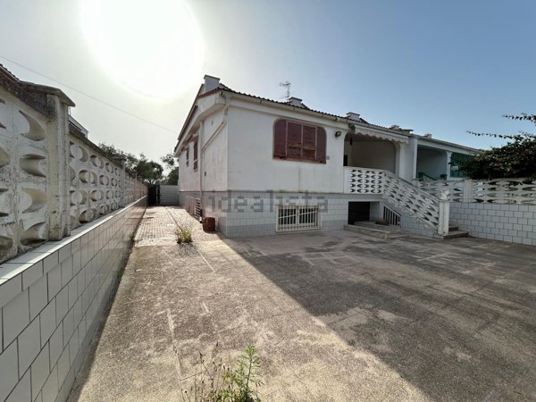 casa indipendente in vendita a Bari in zona Torre a Mare