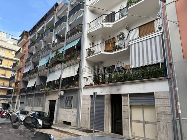 locale commerciale in vendita a Bari in zona Carrassi