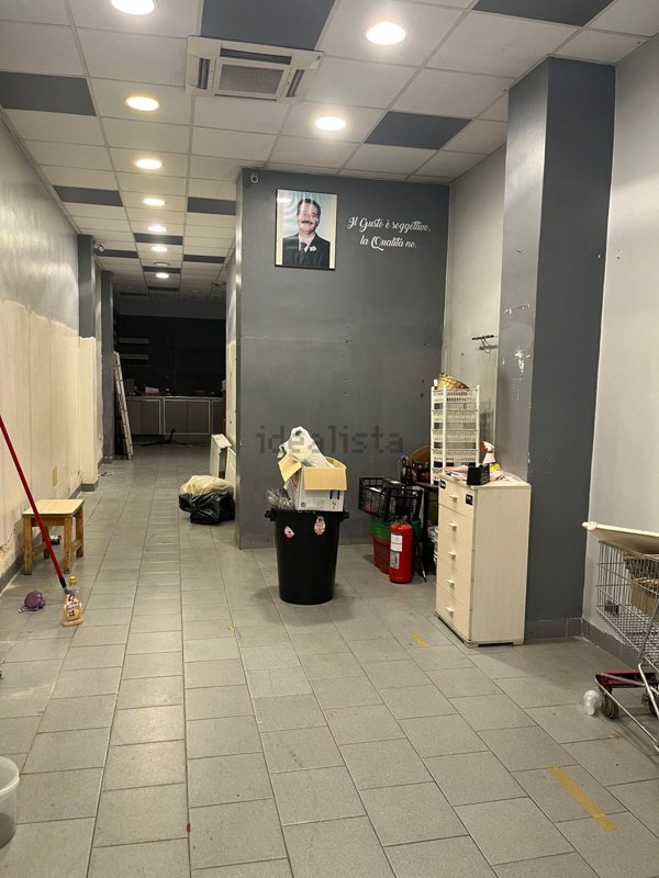 locale commerciale in vendita a Bari in zona Murat