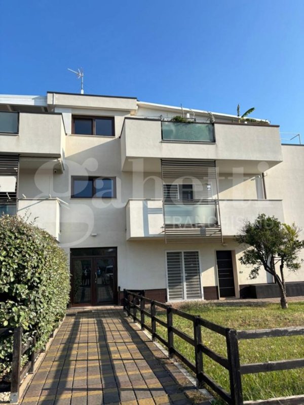 appartamento in vendita a Bari in zona Palese/Macchie