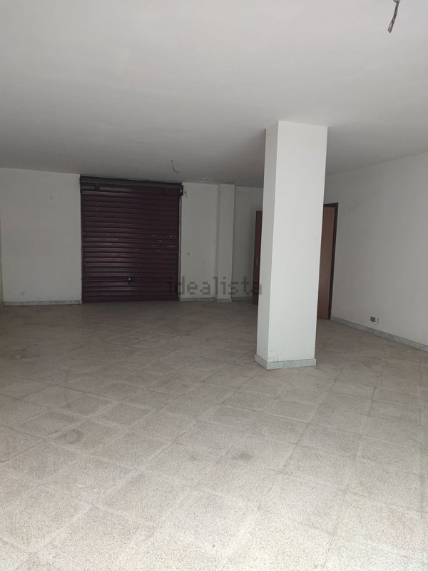 locale commerciale in vendita a Bari in zona Santo Spirito