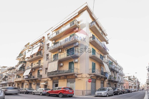 locale commerciale in vendita a Bari in zona Carrassi