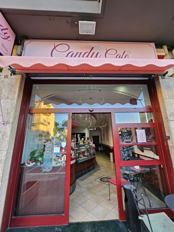 negozio in vendita a Bari in zona Carrassi