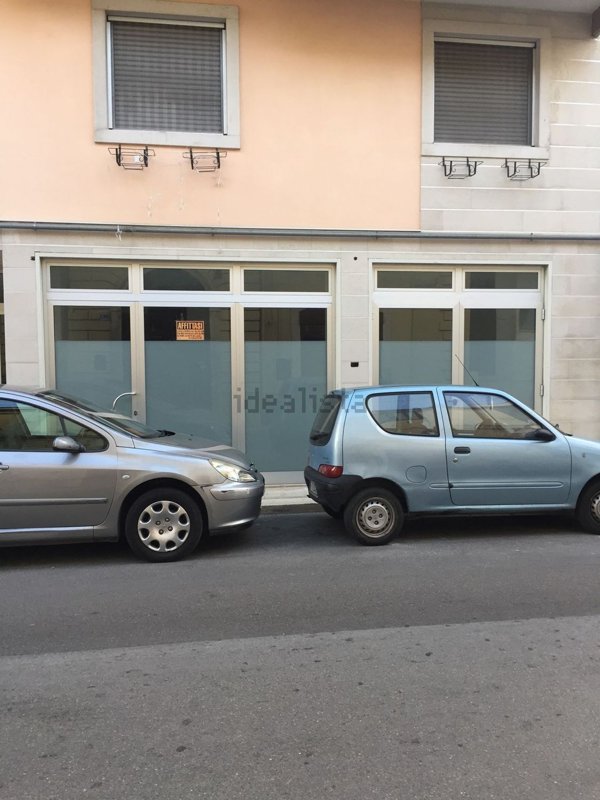 locale commerciale in vendita a Bari in zona Carbonara