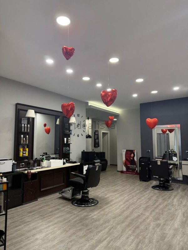 locale commerciale in vendita a Bari in zona San Paolo