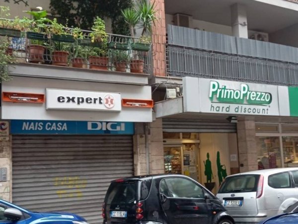 negozio in vendita a Bari in zona Carrassi