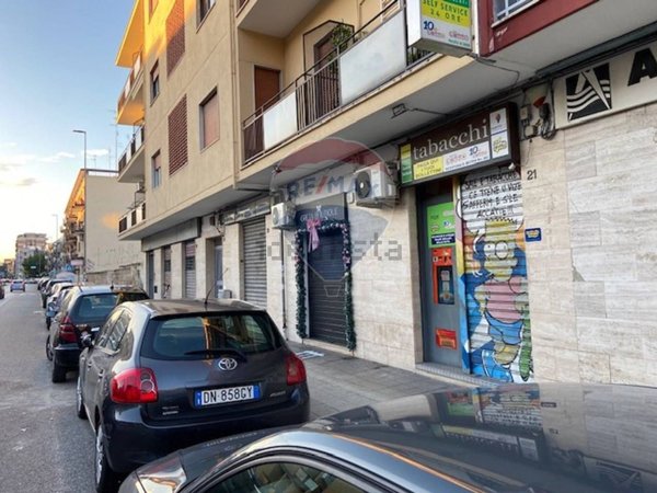 negozio in vendita a Bari in zona Carrassi