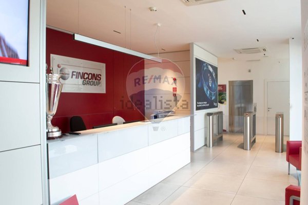 ufficio in vendita a Bari in zona Picone