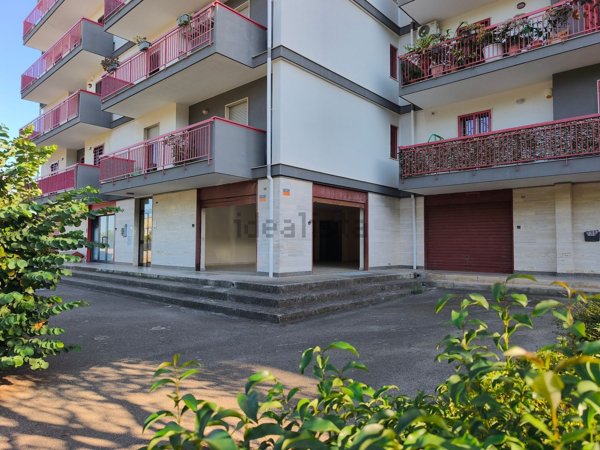 locale commerciale in vendita a Bari in zona Santo Spirito