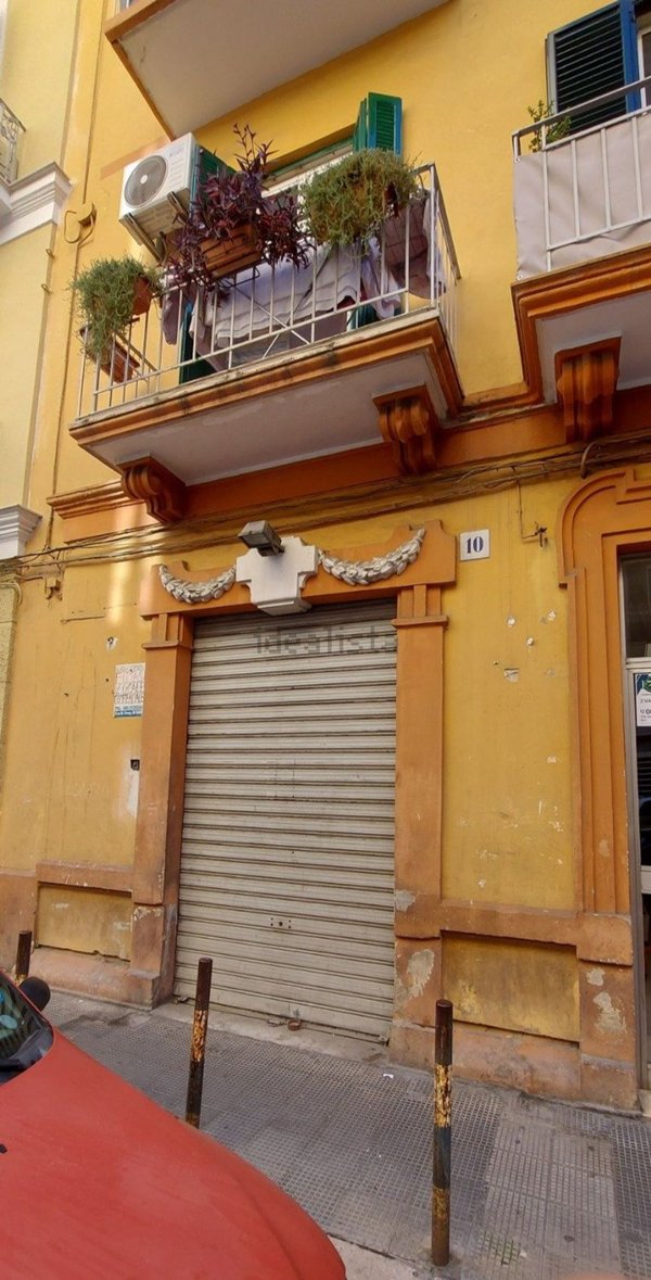 locale commerciale in vendita a Bari in zona Carrassi