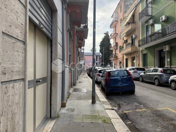 negozio in vendita a Bari in zona Carrassi