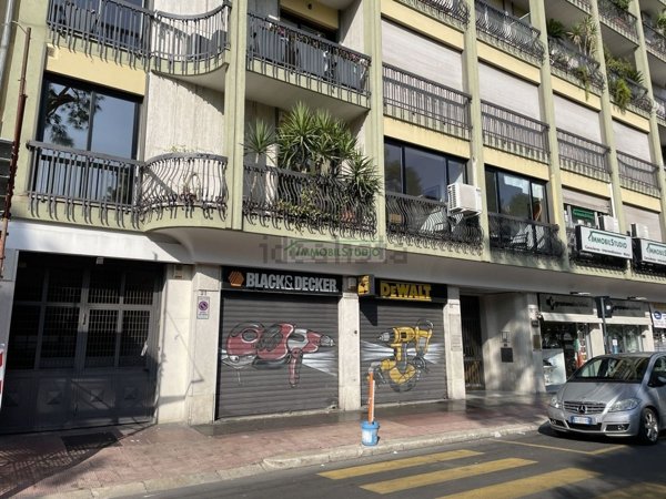negozio in vendita a Bari in zona Murat