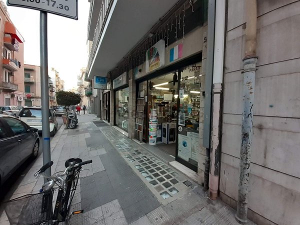 locale commerciale in vendita a Bari in zona Libertà