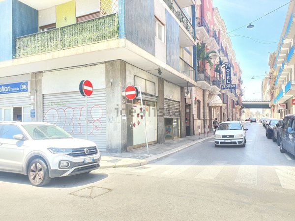 locale commerciale in vendita a Bari in zona Murat