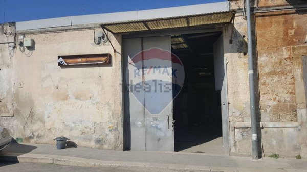 casa indipendente in vendita a Bari in zona Picone