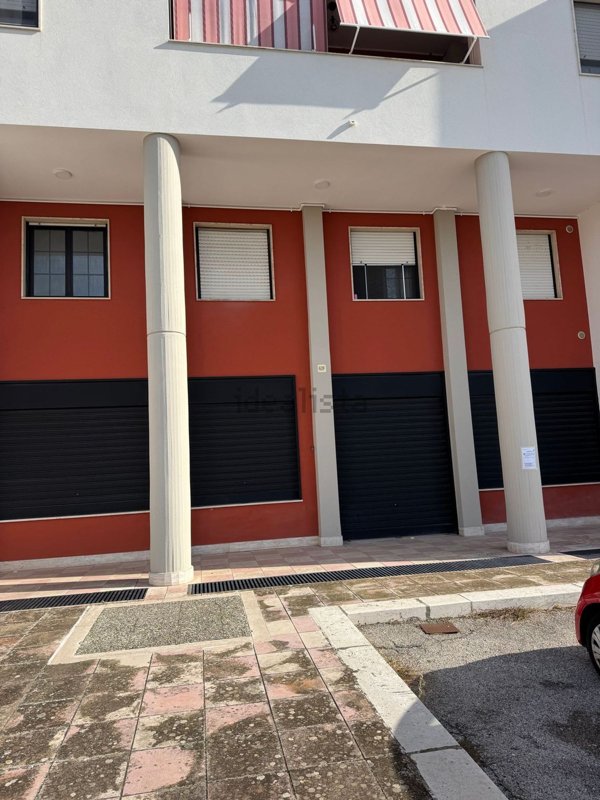 locale commerciale in vendita a Bari in zona Ceglie del Campo