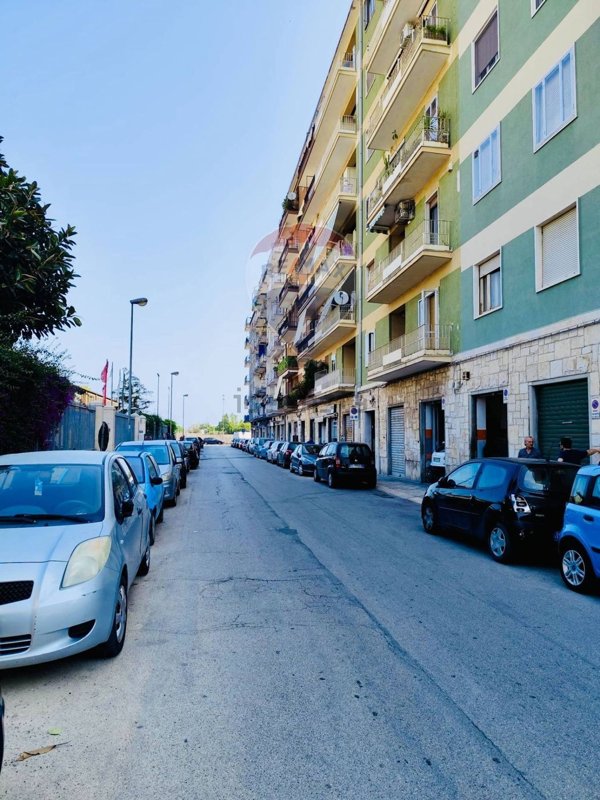 locale commerciale in vendita a Bari in zona Libertà