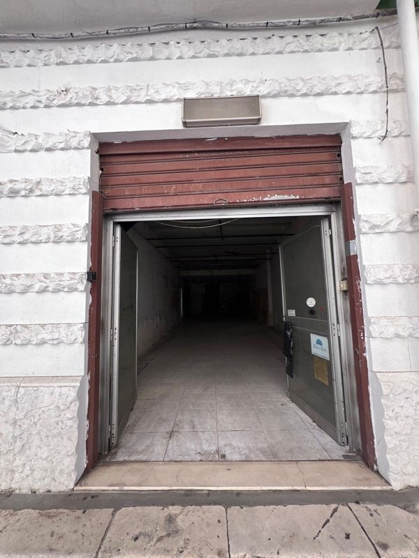 locale di sgombero in vendita a Bari in zona Ceglie del Campo