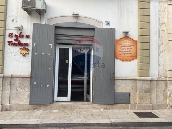 locale commerciale in vendita a Bari in zona Palese/Macchie