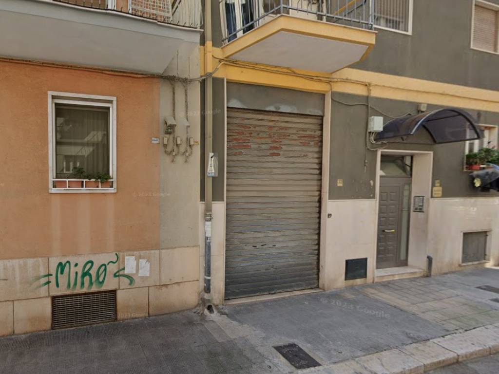 negozio in vendita a Bari in zona Picone