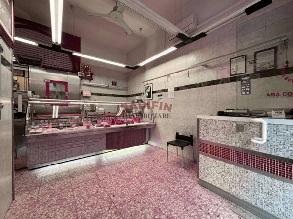 negozio in vendita a Bari in zona Marconi