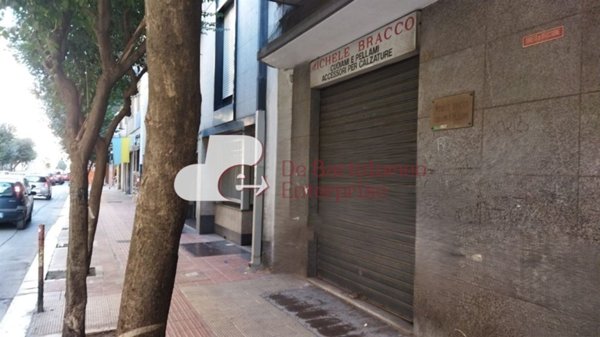 negozio in vendita a Bari in zona Murat