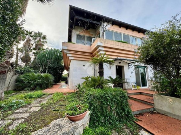 casa indipendente in vendita a Bari in zona Carbonara