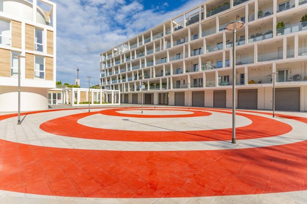 locale commerciale in vendita a Bari in zona Carrassi