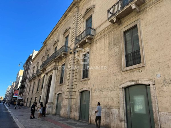 negozio in vendita a Bari in zona Murat