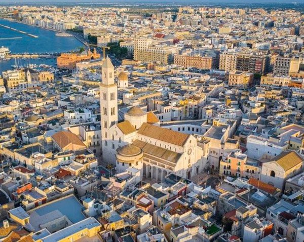 negozio in vendita a Bari in zona Murat