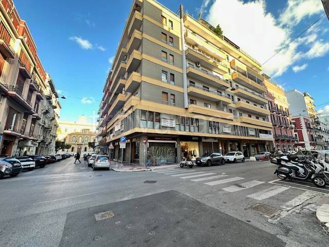 negozio in vendita a Bari in zona Murat