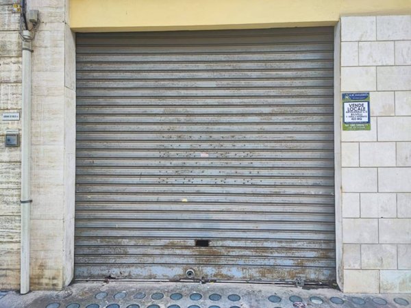 negozio in vendita a Bari in zona Poggiofranco