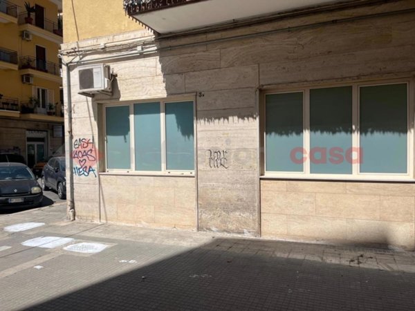 negozio in vendita a Bari in zona Carrassi
