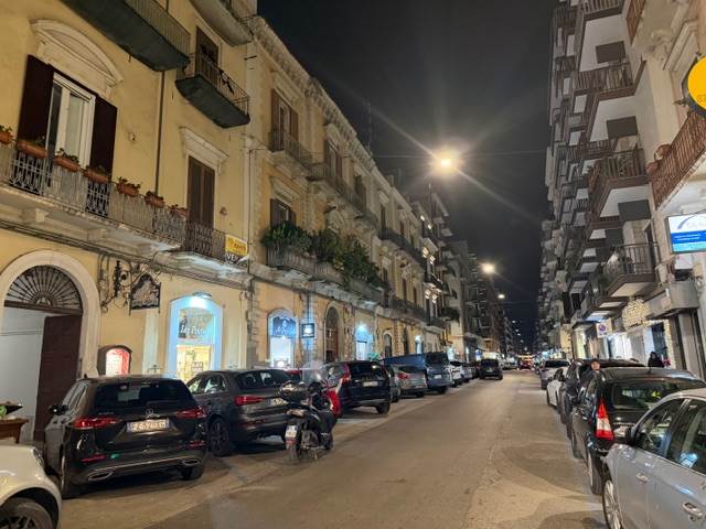 negozio in vendita a Bari in zona Murat