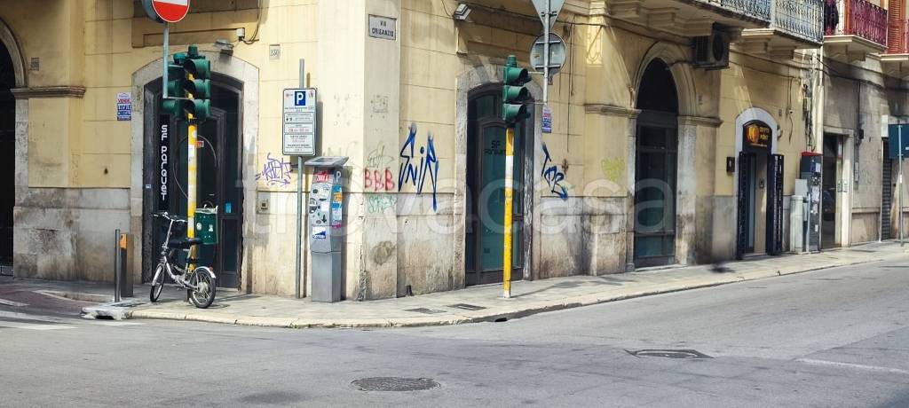 negozio in vendita a Bari in zona Murat