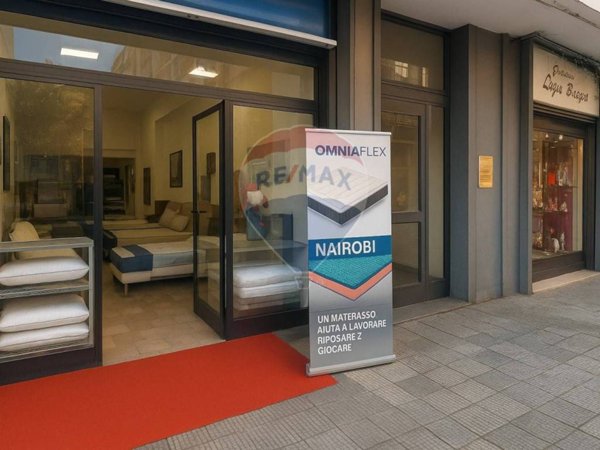 negozio in vendita a Bari in zona Picone