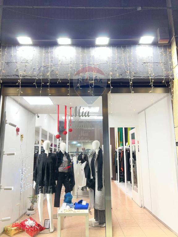 negozio in vendita a Bari in zona Murat